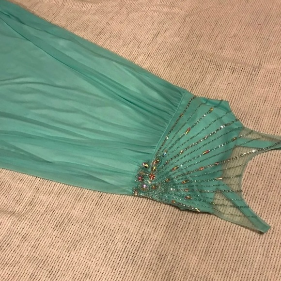 formal dress - Picture 2 of 7